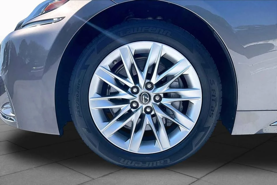 2018 Lexus LS 5th Gen - Image 7 of 15