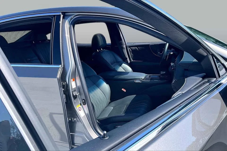 2018 Lexus LS 5th Gen - Image 9 of 15