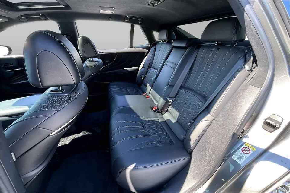 2018 Lexus LS 5th Gen - Image 14 of 15