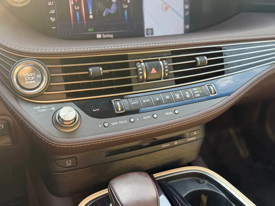 2018 Lexus LS 5th Gen - Image 16 of 19