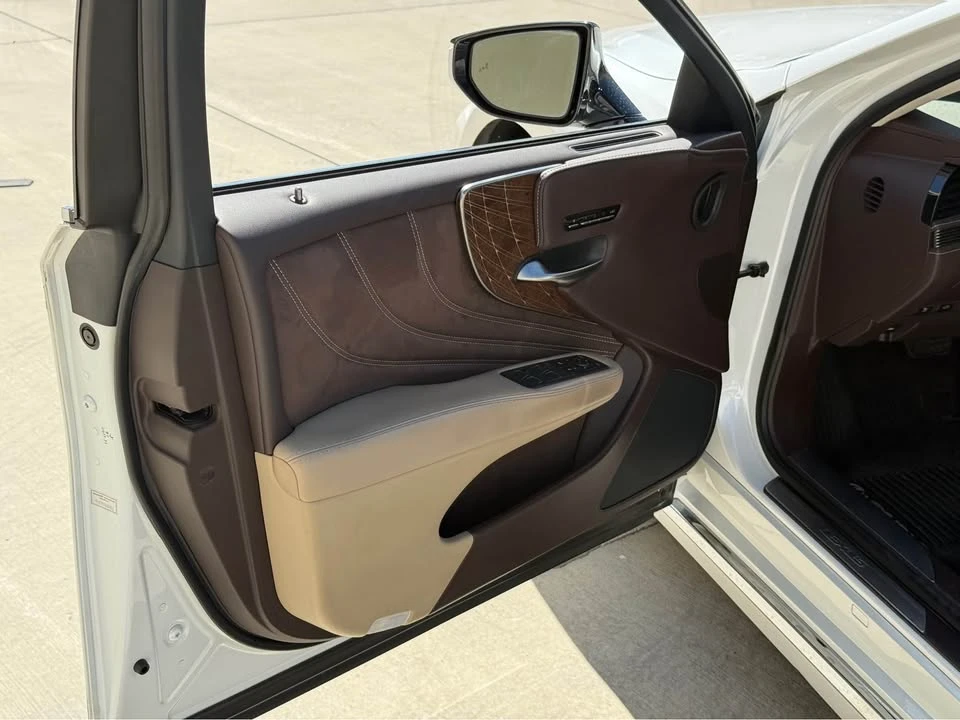 2018 Lexus LS 5th Gen - Image 16 of 20