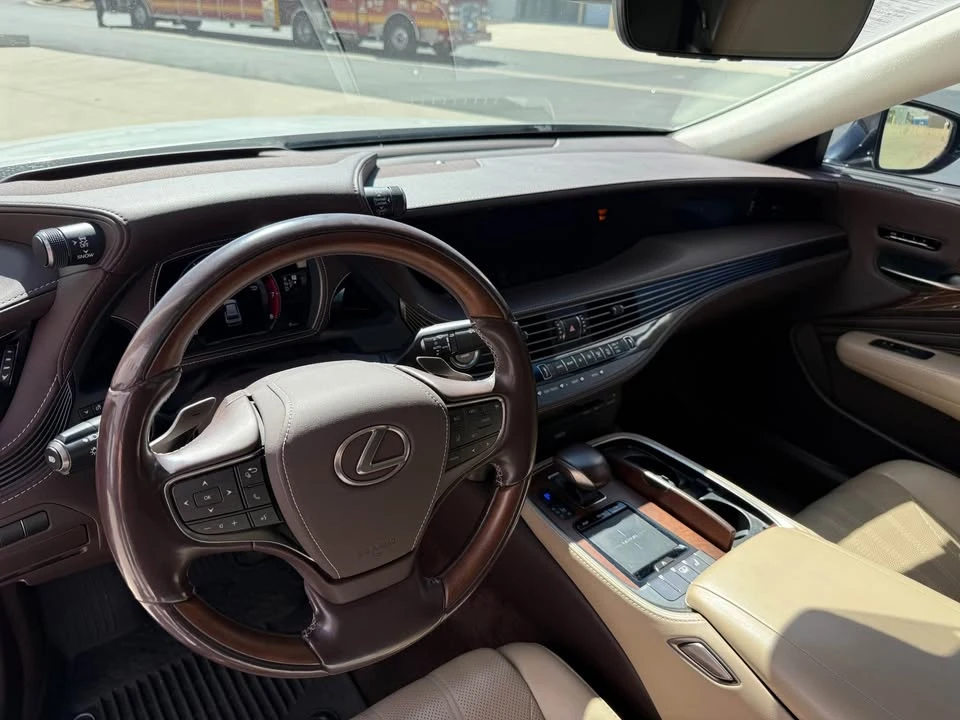2018 Lexus LS 5th Gen - Image 14 of 20
