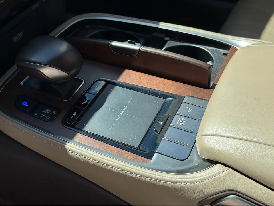 2018 Lexus LS 5th Gen - Image 15 of 20
