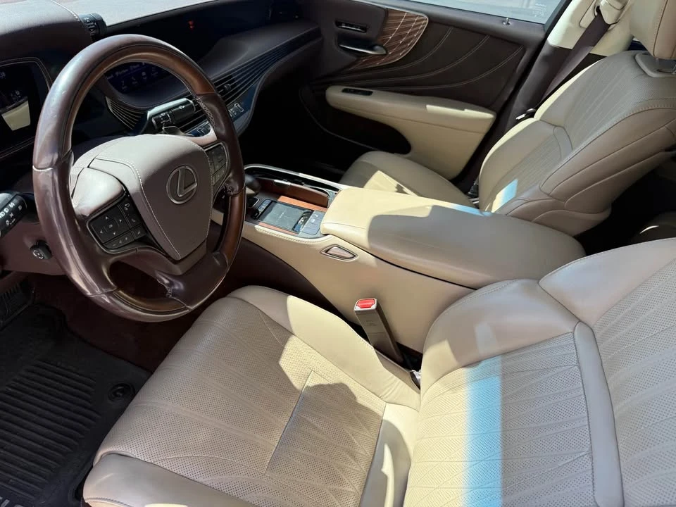 2018 Lexus LS 5th Gen - Image 13 of 20