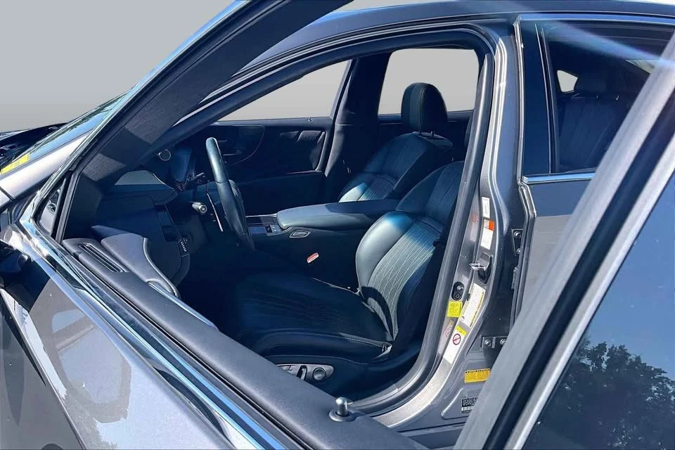 2018 Lexus LS 5th Gen - Image 8 of 15