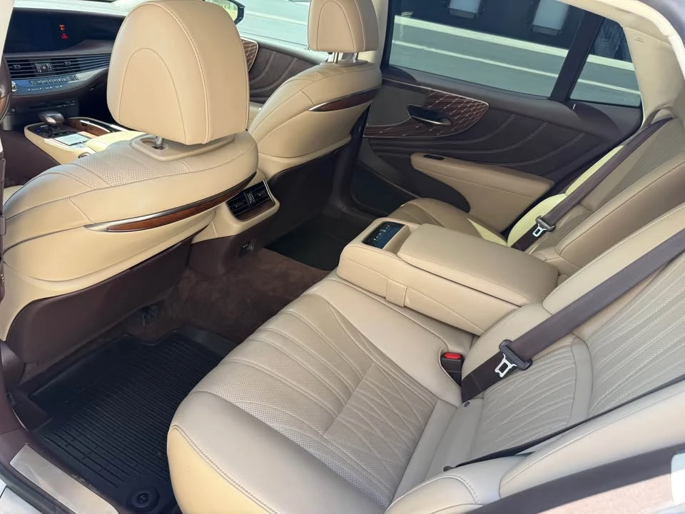 2018 Lexus LS 5th Gen - Image 17 of 20