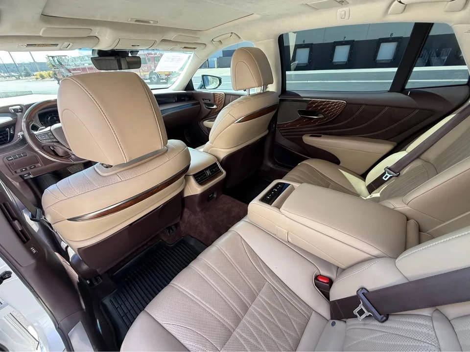 2018 Lexus LS 5th Gen - Image 18 of 20