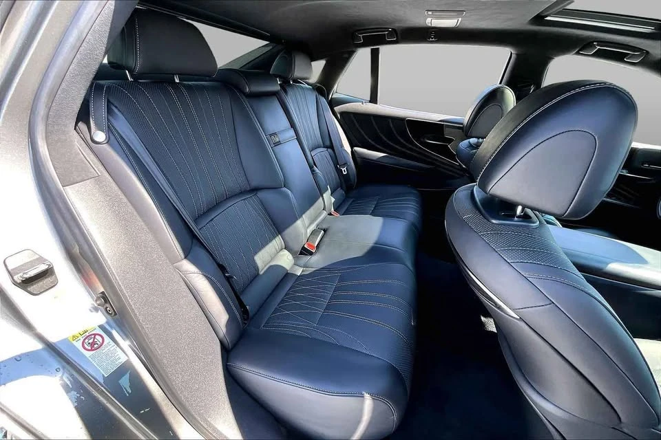 2018 Lexus LS 5th Gen - Image 13 of 15