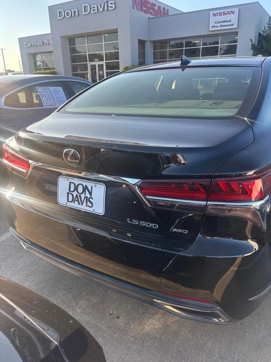2018 Lexus LS 5th Gen - Image 12 of 13