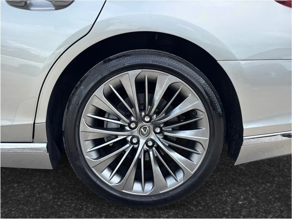2018 Lexus LS 5th Gen - Image 16 of 20
