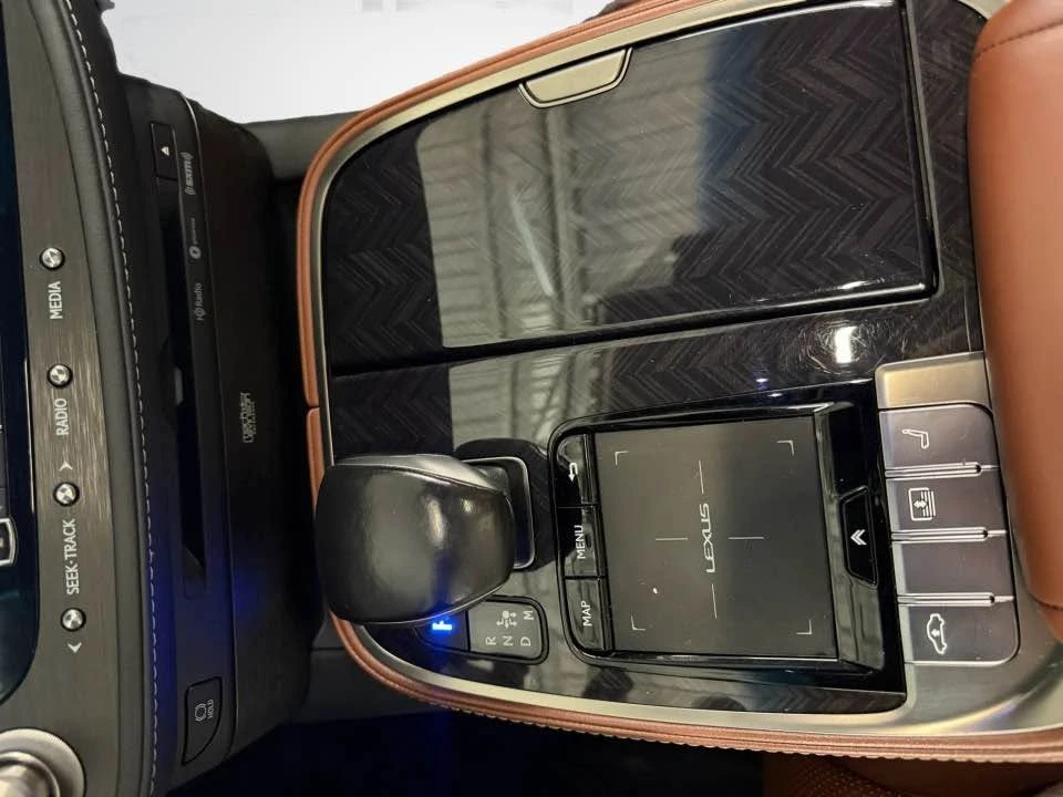 2018 Lexus LS 5th Gen - Image 16 of 17