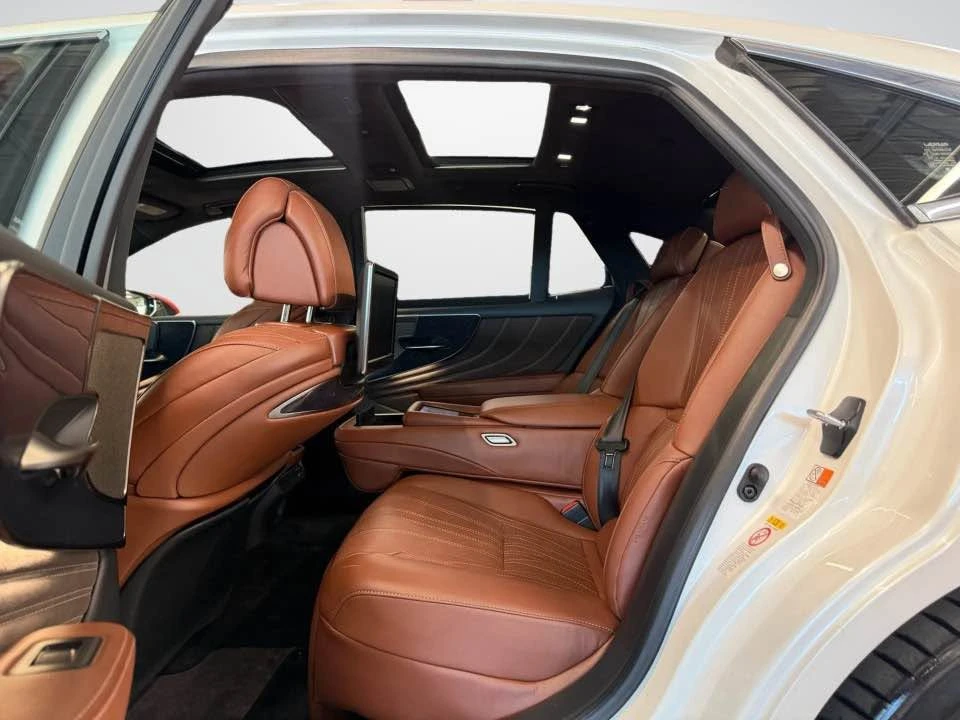 2018 Lexus LS 5th Gen - Image 13 of 17
