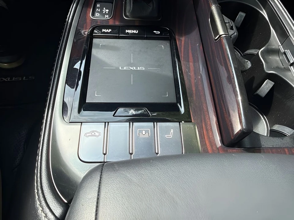 2018 Lexus LS 5th Gen - Image 24 of 31