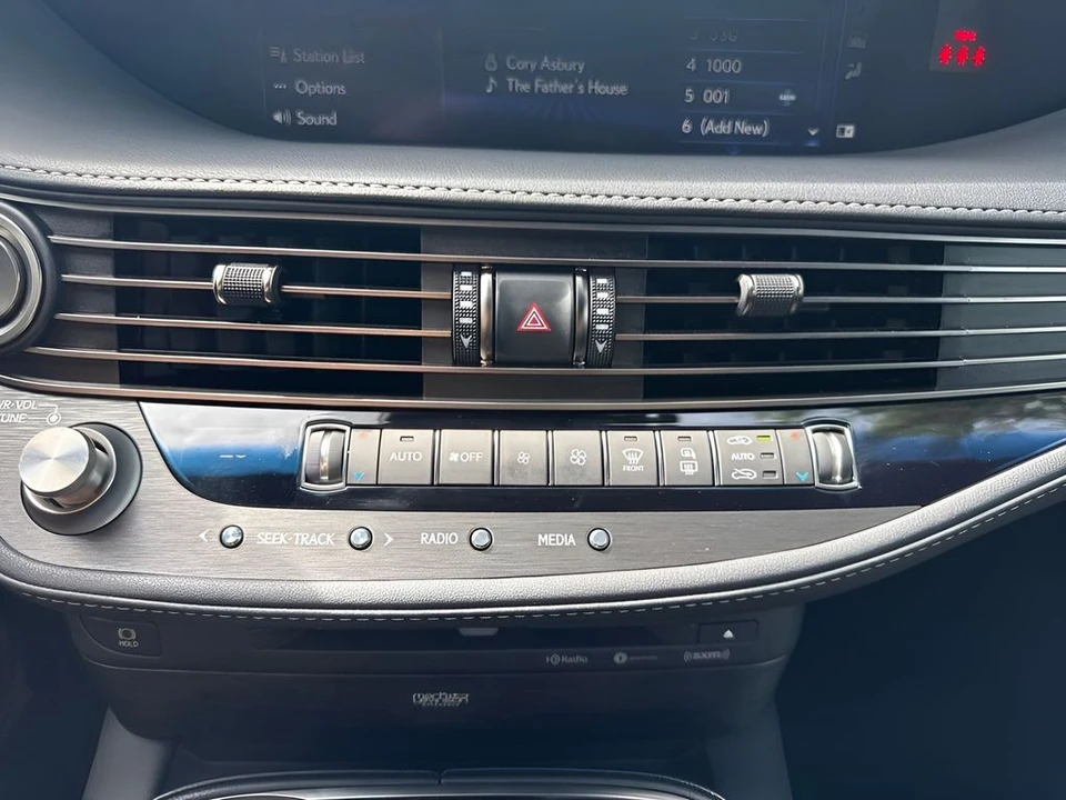 2018 Lexus LS 5th Gen - Image 23 of 31