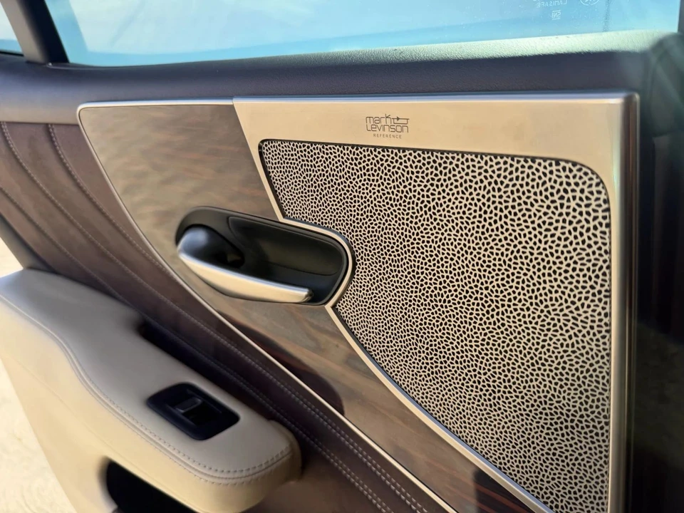 2018 Lexus LS 5th Gen - Image 16 of 19