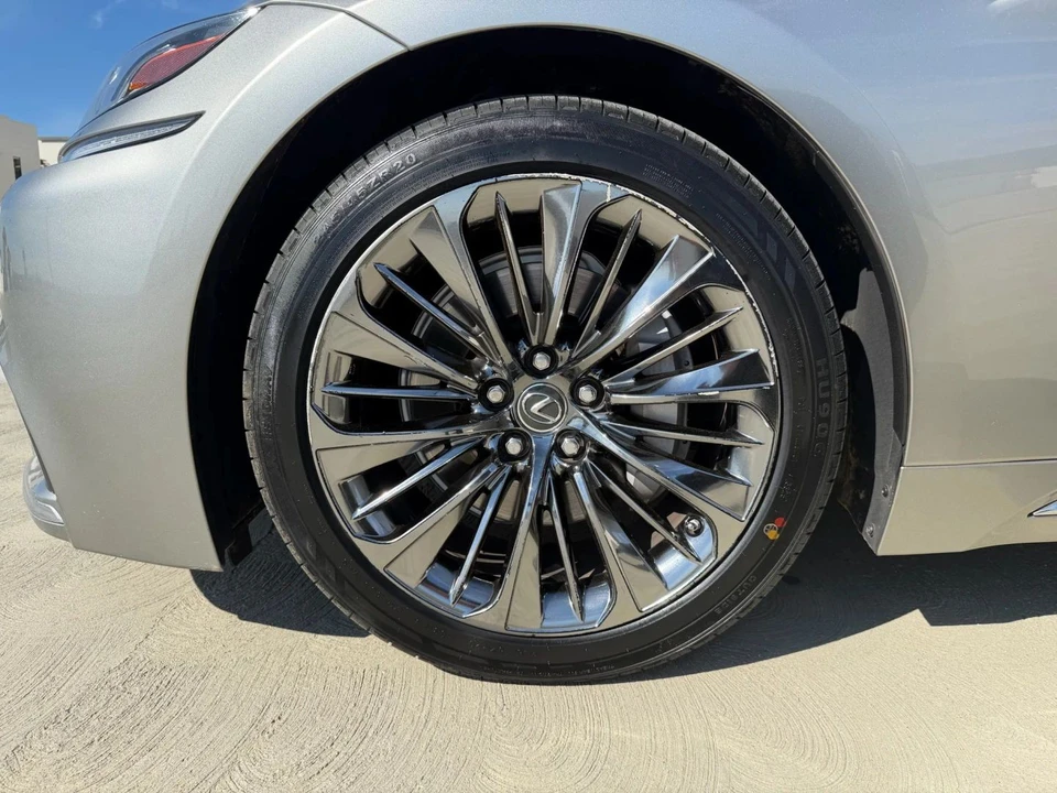2018 Lexus LS 5th Gen - Image 18 of 20