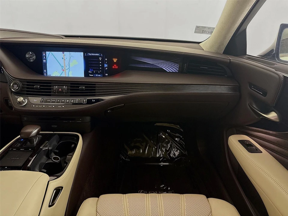 2018 Lexus LS 5th Gen - Image 25 of 31
