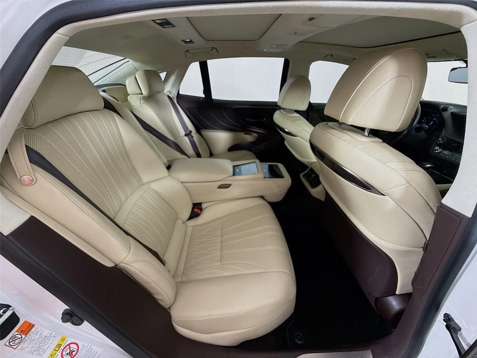 2018 Lexus LS 5th Gen - Image 23 of 31