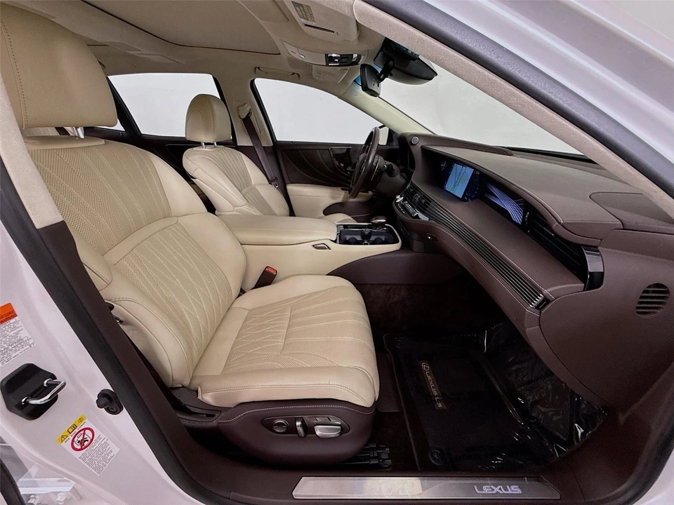 2018 Lexus LS 5th Gen - Image 24 of 31