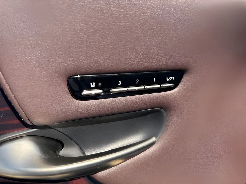 2018 Lexus LS 5th Gen - Image 11 of 31