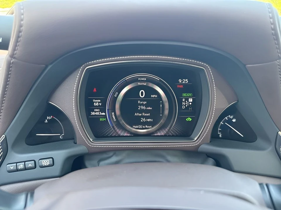 2018 Lexus LS 5th Gen - Image 25 of 31
