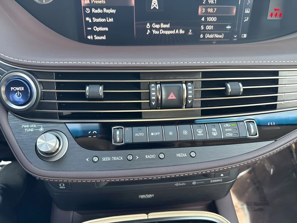 2018 Lexus LS 5th Gen - Image 20 of 31