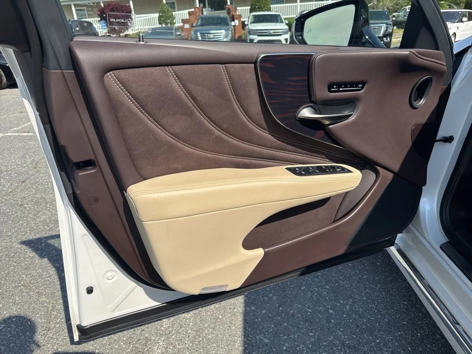 2018 Lexus LS 5th Gen - Image 27 of 31