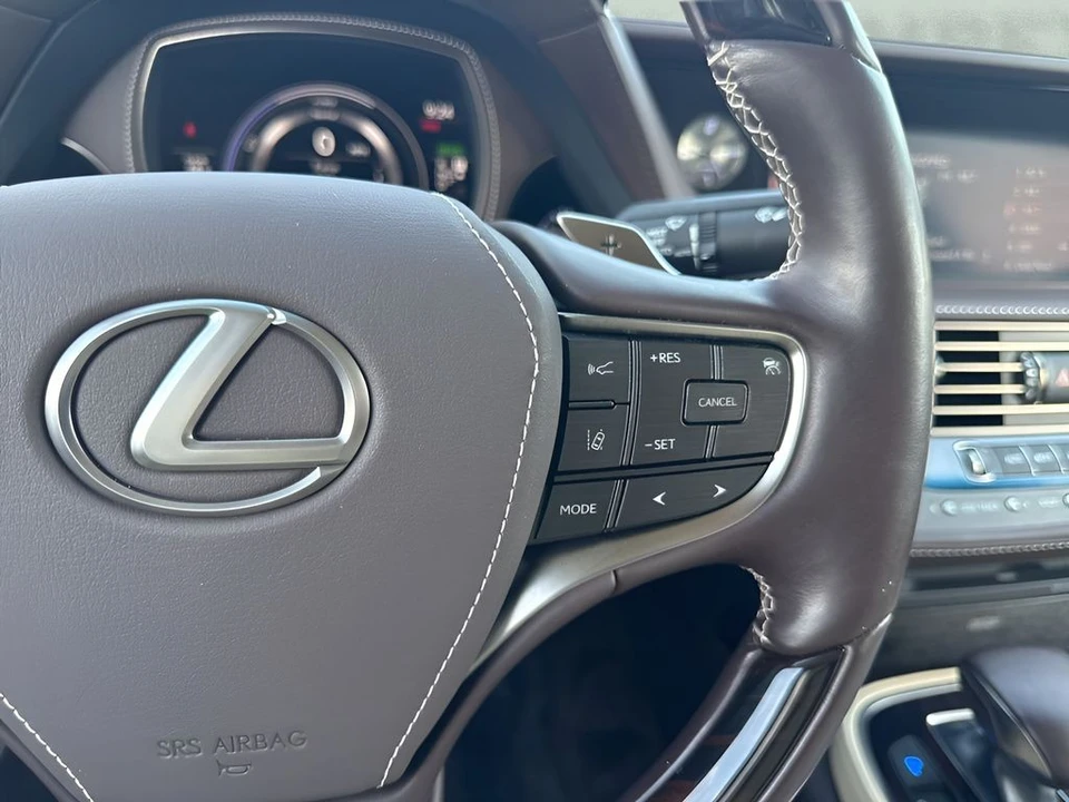 2018 Lexus LS 5th Gen - Image 17 of 31