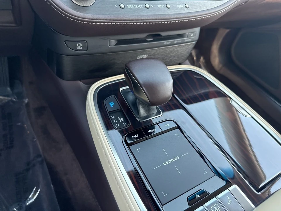 2018 Lexus LS 5th Gen - Image 18 of 31