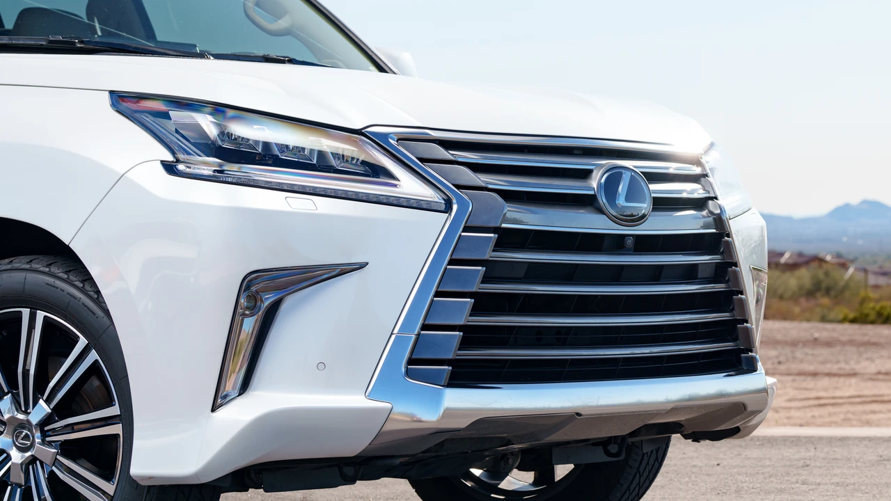 2018 Lexus LX 3rd Gen - Image 24 of 31
