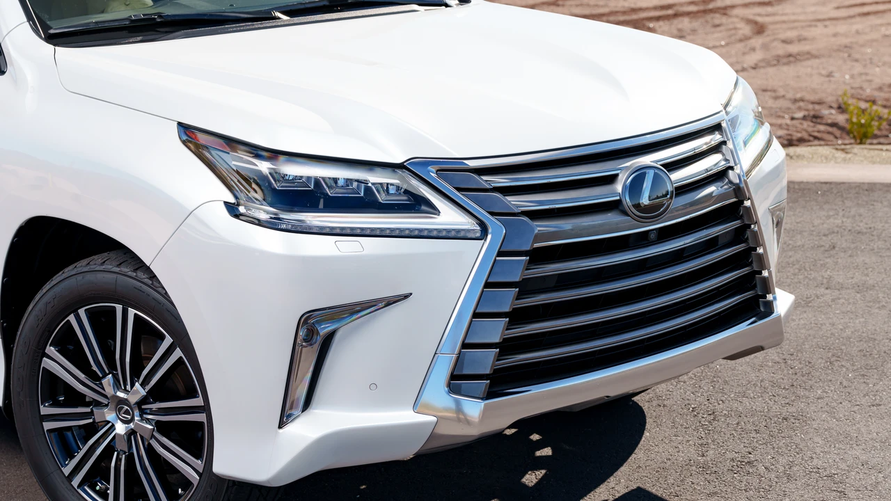 2018 Lexus LX 3rd Gen - Image 25 of 31