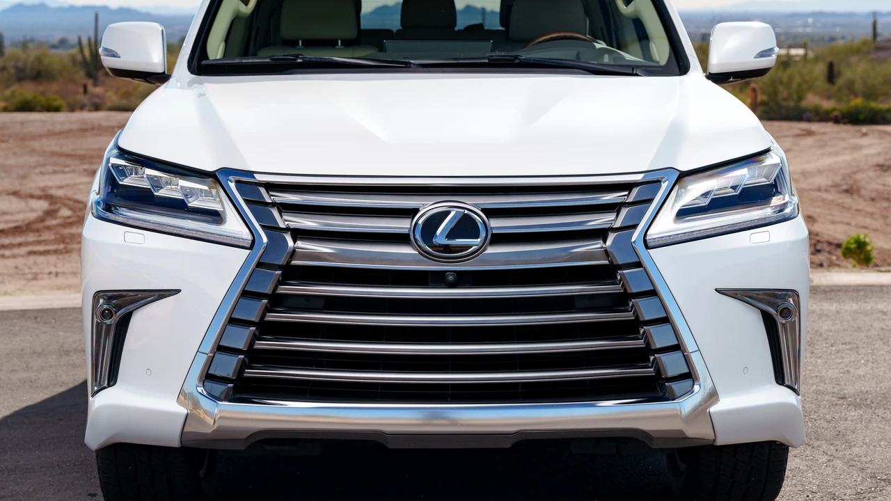 2018 Lexus LX 3rd Gen - Image 18 of 31