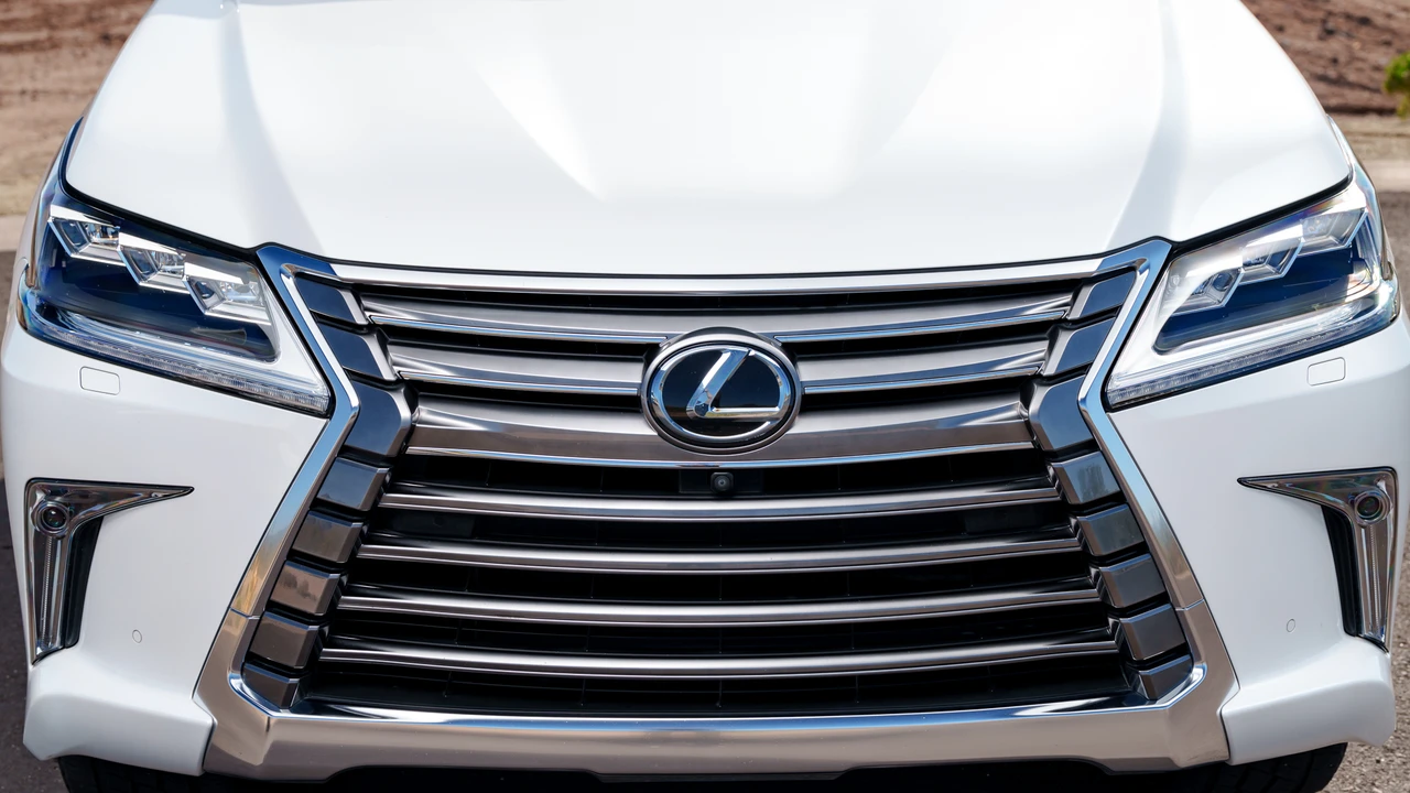 2018 Lexus LX 3rd Gen - Image 19 of 31