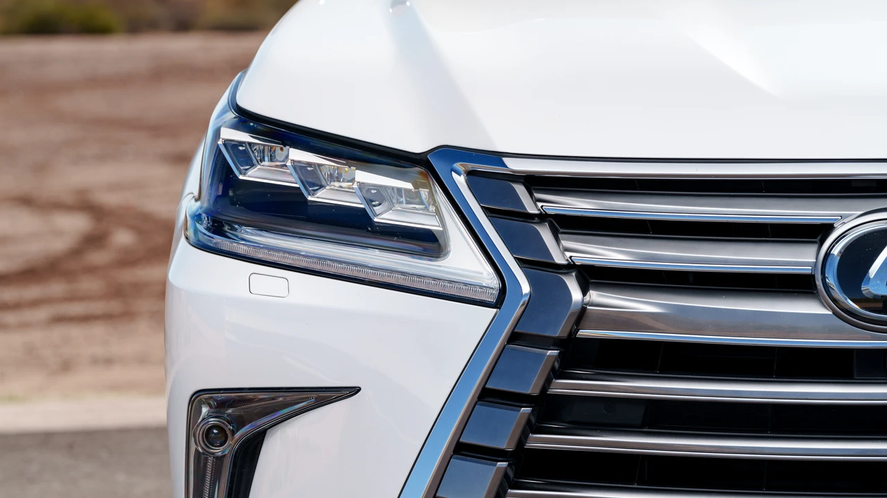 2018 Lexus LX 3rd Gen - Image 21 of 31