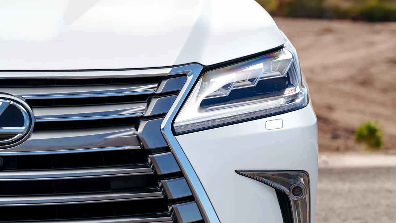 2018 Lexus LX 3rd Gen - Image 22 of 31