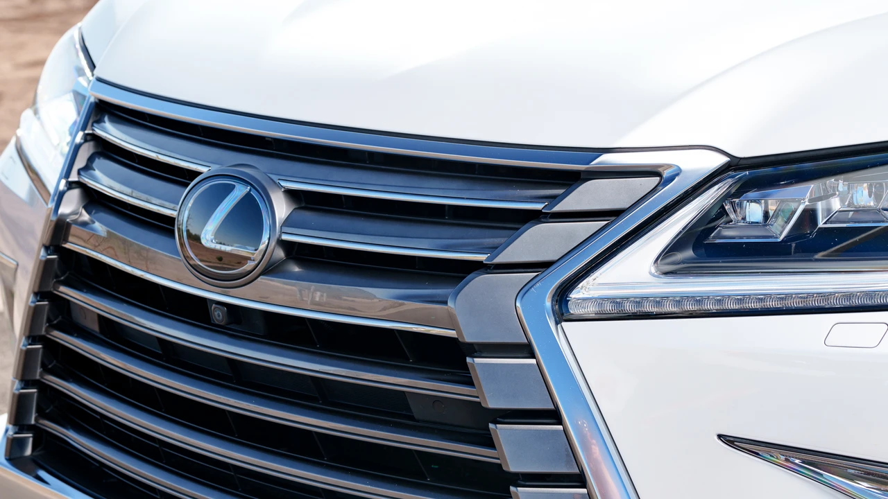 2018 Lexus LX 3rd Gen - Image 29 of 31