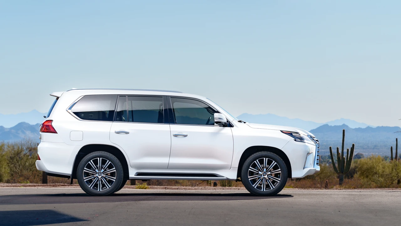 2018 Lexus LX 3rd Gen - Image 10 of 31