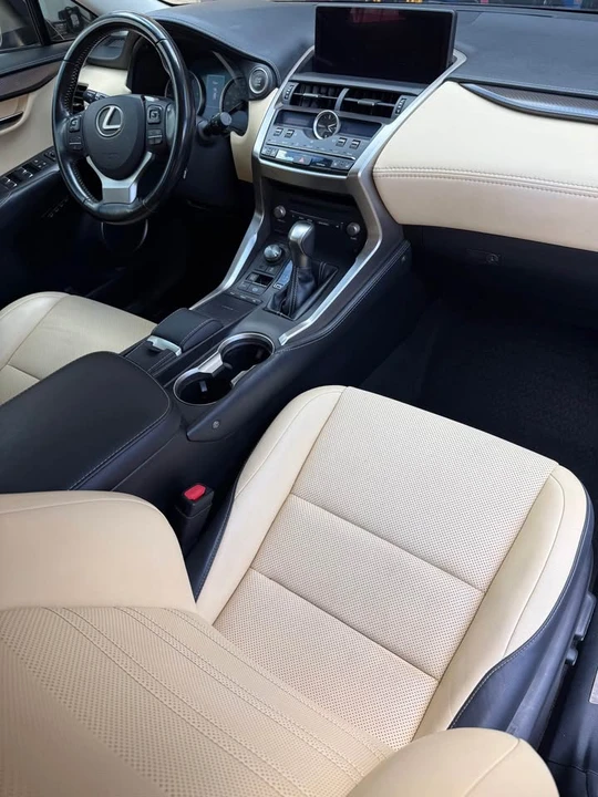 2018 Lexus - Image 14 of 20