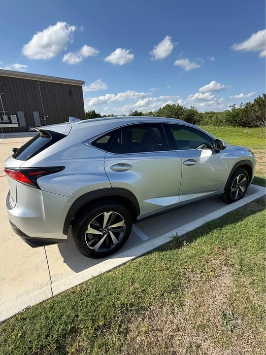2018 Lexus - Image 6 of 20