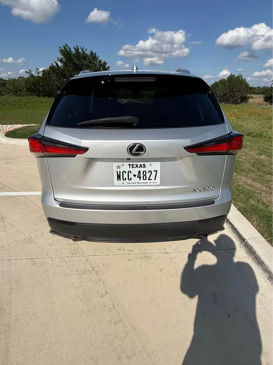 2018 Lexus - Image 9 of 20