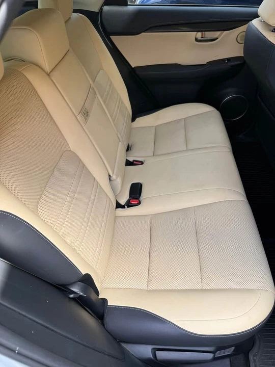 2018 Lexus - Image 16 of 20
