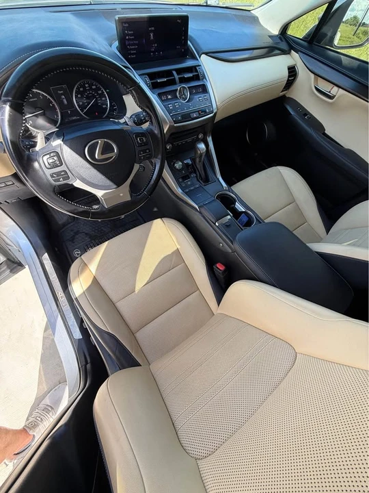 2018 Lexus - Image 11 of 20