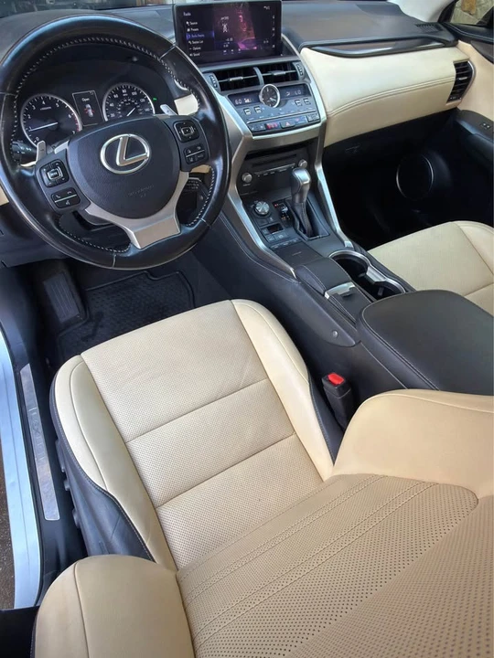 2018 Lexus - Image 15 of 20