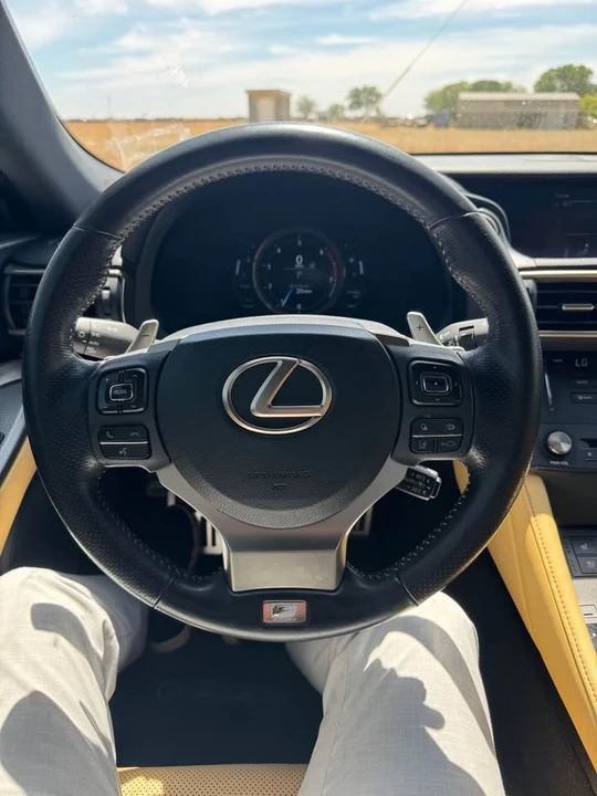 2018 Lexus RC - Image 5 of 8