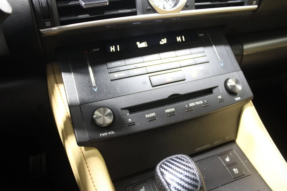 2018 Lexus RC - Image 16 of 20