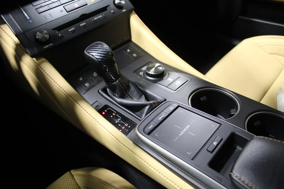 2018 Lexus RC - Image 17 of 20