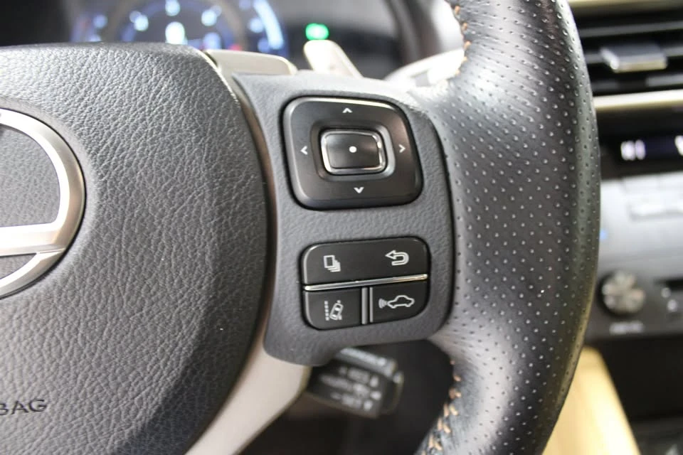 2018 Lexus RC - Image 11 of 20