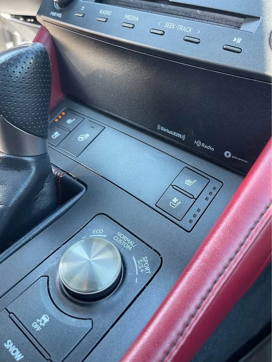 2018 Lexus RC - Image 9 of 19