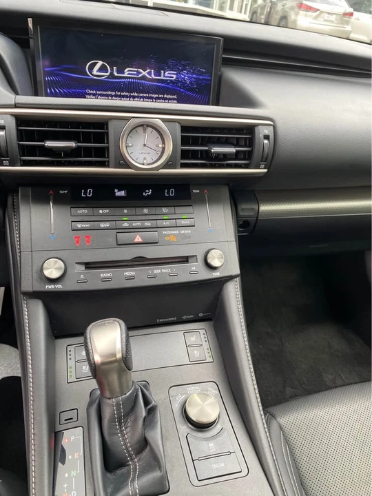 2018 Lexus RC - Image 11 of 16