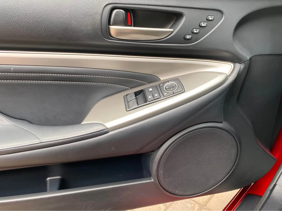 2018 Lexus RC - Image 10 of 16